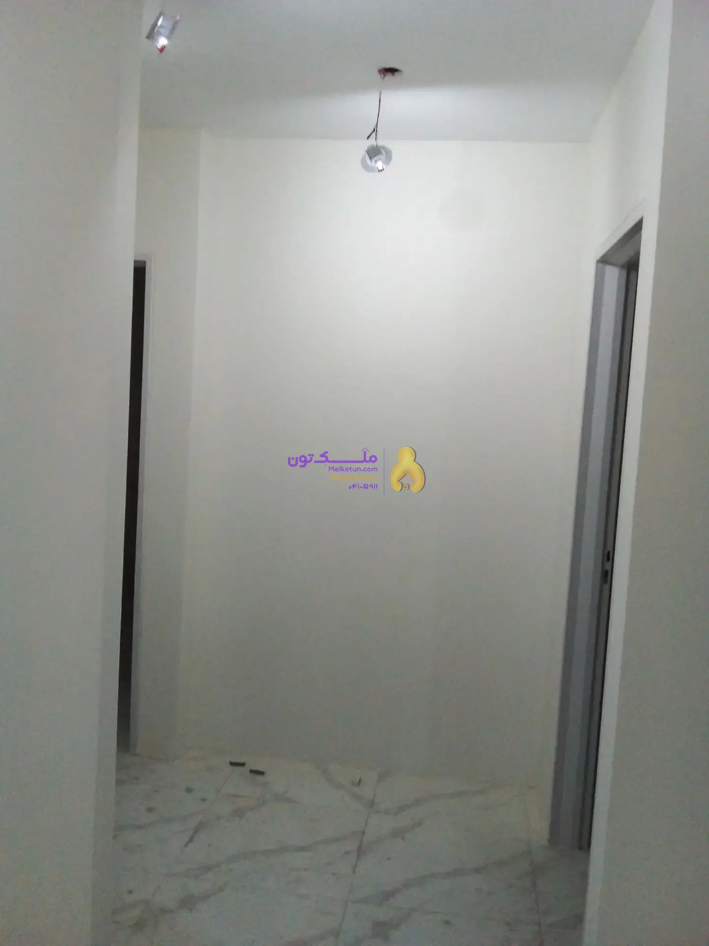 واحد‌های ۱۲۵ متری، بسیار خوش نقشه، دارای تراس ۶ متری و نورگیر عالی، دو خواب، دارای پارکینگ و انباری و آسانسور، طبقات ۲ و ۶، در بهترین نقطه کهریزک، چهارباغ، خ باهنر، گمنام ۴