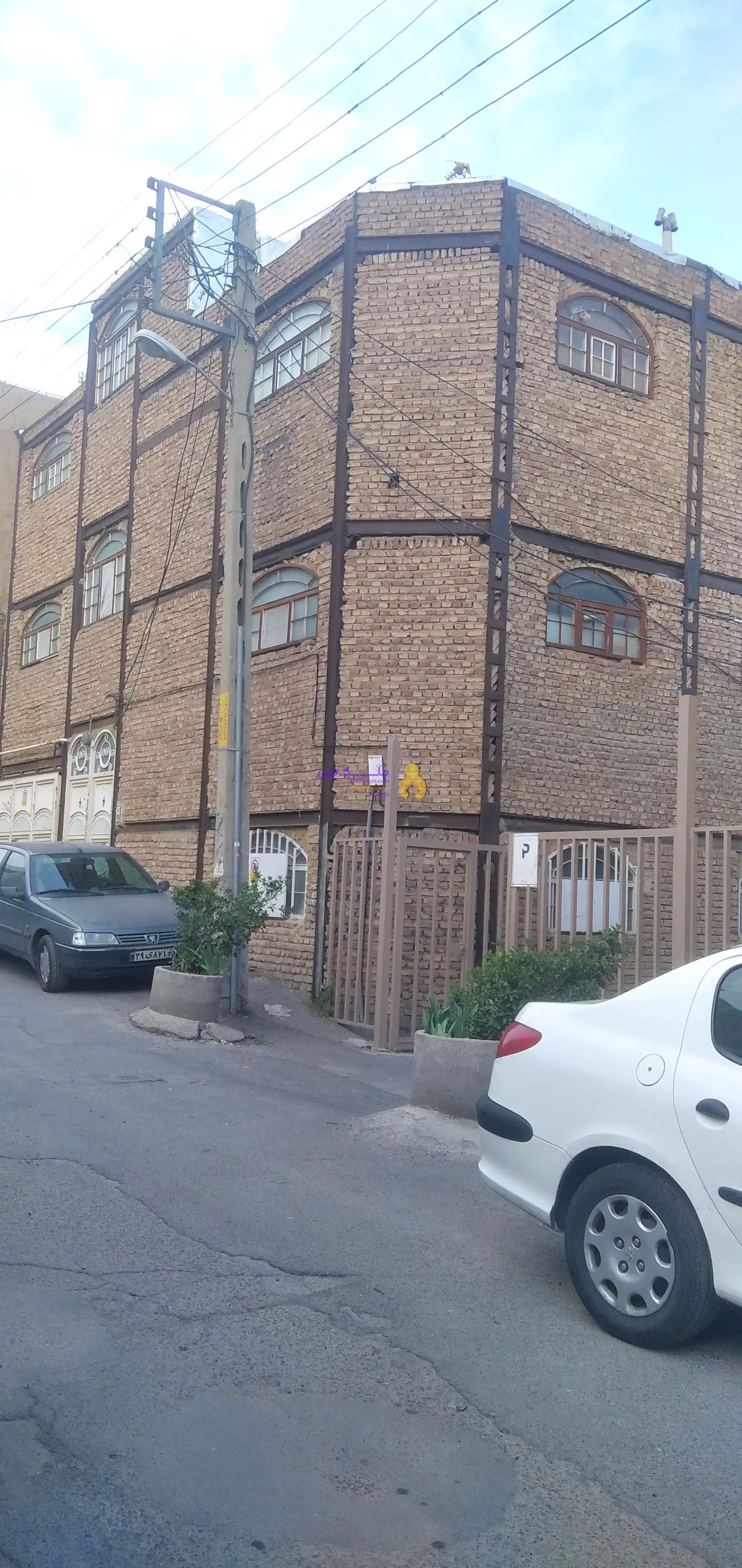 ملک مسکونی با موقعیت تجاری