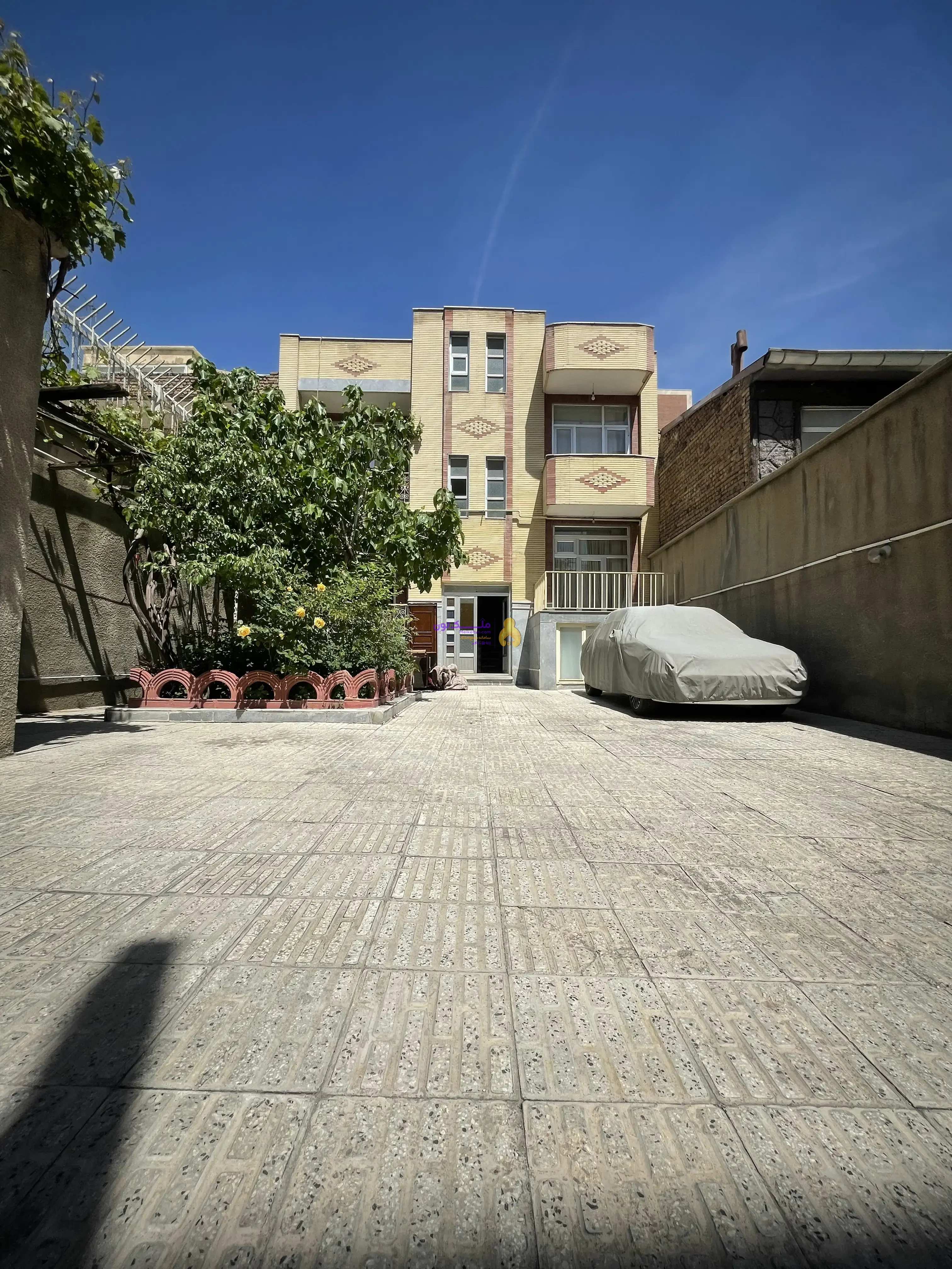 حیاط شمالی ۲۶۰ متری در رضانژاد جنوبی